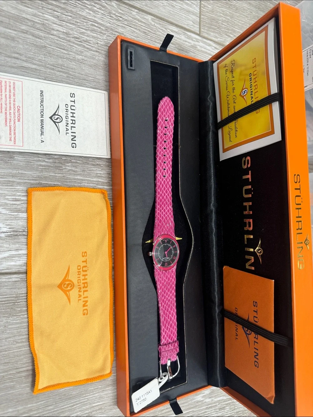 Stührling Lady Modiva 240 28mm Fashion